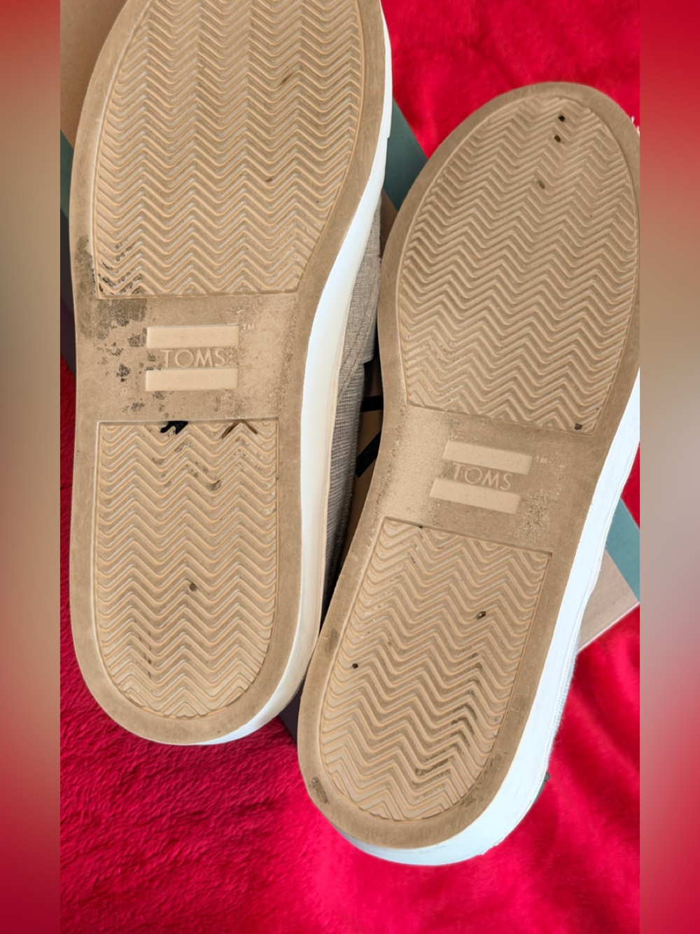Toms Men’s Slip-On Loafers in Light Gray Canvas - Picture 5 of 6
